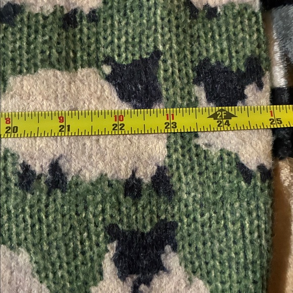 Green Sheep Pattern Sweater - Picture 6 of 7